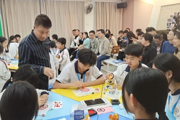开云体育(中国)官方网站开拓学生用瓦当拓印把瓦当上的笔墨和图案呈现出来-开云「中国」kaiyun体育网址登录入口